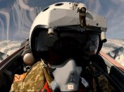 Український пілот у кабіні літака