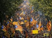 Сотни тысяч человек вышли на улицы Барселоны