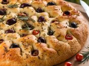 Фокача стане чудовим варіантом перекусу (зображення створено за допомогою ШІ)