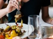 Мечта всех девушек: кому можно кушать на ночь