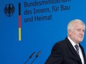 Миграционный вопрос: Зеегофер подал в отставку 