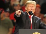 СМИ: Трамп сидит перед телевизором от 4 до 8 часов в день