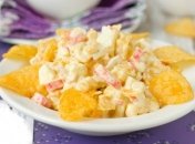 Салат из крабовых палочек с чипсами