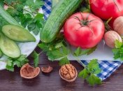 Овочі, горіхи та зелень