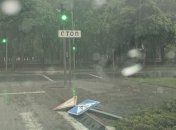 У Маріуполі злива затопила вулиці та міський транспорт