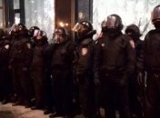 Возле дворца "Украина" пострадали трое милиционеров