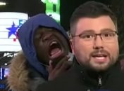 В США прохожие с криками ворвались в прямой эфир украинского ведущего. Видео стало хитом