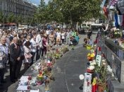 Тысячи людей почтили память жертв теракта в Ницце минутой молчания