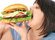 Переедание развивает проблемы с памятью