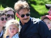 Брэдли Купер познакомил свою маленькую дочь с новой девушкой: фото