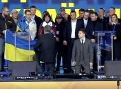 Кандидаты в президенты встали на колени в знак уважения к погибшим на Донбассе