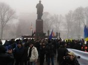 В центре Киева митингующие прорвались к памятнику Шевченко 