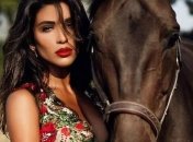 Санта Димопулос приняла участие в шикарной фотосессии с лошадьми