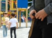 Мужчина не на шутку напугал школьницу  в Здолбунове