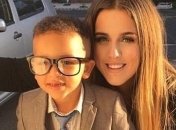 "Бабушка чуть не расплакалась": 6-летний мальчик попросил маму заплатить за всю очередь в Макдональдсе и вызвал неожиданную реакцию людей (фото)