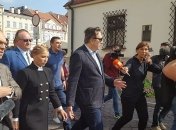 Тимошенко к Порошенко: Не позорьте Украину в глазах всего мира