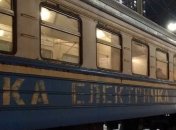 Пытался отскочить, но было поздно: в Киеве электричка насмерть сбила 18-летнего парня (фото, видео)