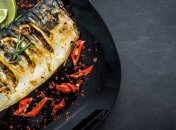 Запеченная скумбрия с овощами