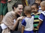 Анджелина Джоли отправилась в Бангладеш (Фото)