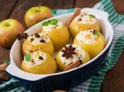 Улюблений з дитинства десерт — печені яблука