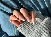 У моді дизайн з яскравими ромашками з великими пелюстками