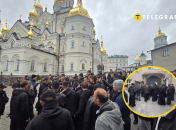 Толпы у Почаевской Лавры