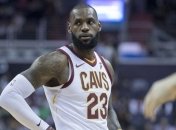 ЛеБрона Джеймса уличили в измене (Фото)