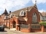 Заброшенную церковь превратили в роскошное жилище (Фото)