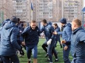 Летающая "птичка": Шевчук оригинально наблюдает за тренировками Олимпика