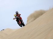 Действующий чемпион "Дакара" в категории мотоциклов Сандерленд сошел с дистанции