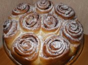 Пирог «Роза» с джемом и изюмом