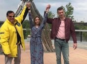 Вошли во вкус: сковавшая себя цепью пара из Харькова не собирается ее снимать