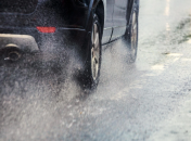 Безопасность за рулем: как вести себя на мокрой дороге во время осенних дождей