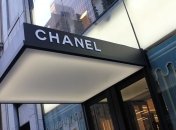 Chanel присоединяется к борьбе с пандемией: дом моды будет шить защитные средства