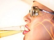 Назван самый опасный для женщин напиток