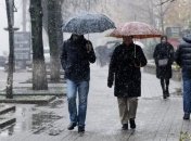 Люди идут по улице