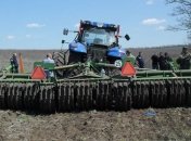 В Донецкой области тракторист подорвался на мине