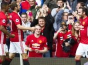 Игрок "МЮ" задержал клубный автобус с Моуриньо ради благородного снимка