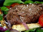 Рецепт дня: идеальный стейк из говядины в домашних условиях