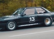 Тест-драйв легендарного українського BMW E30, який розганяється до 300 км/год