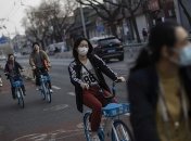 Китай резко ответил на обвинения США в сокрытии масштабов коронавируса 