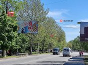С улиц оккупированного города так и не убрали баннеры по случаю 9 мая