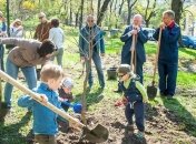 В Киевском городском саду появилась Аллея Мира