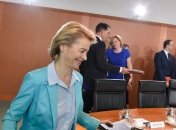 Министр обороны ФРГ просит для армии 25 млрд евро 