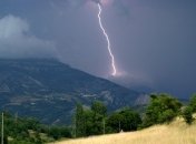 Жара и грозы разделят Украину пополам