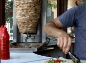 Госпотребслужба проверила 50 точек по продаже шаурмы в Киеве