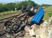 В Черкасской области перевернулся грузовой автомобиль (Видео)