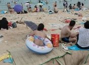 Как выглядит пляжный отдых китайцев (Фото)