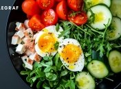 Прекрасный вариант для быстрого и здорового завтрака (фото создано с помощью ИИ)