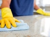 Врач-инфекционист прояснила, как правильно убираться в пандемию COVID-19